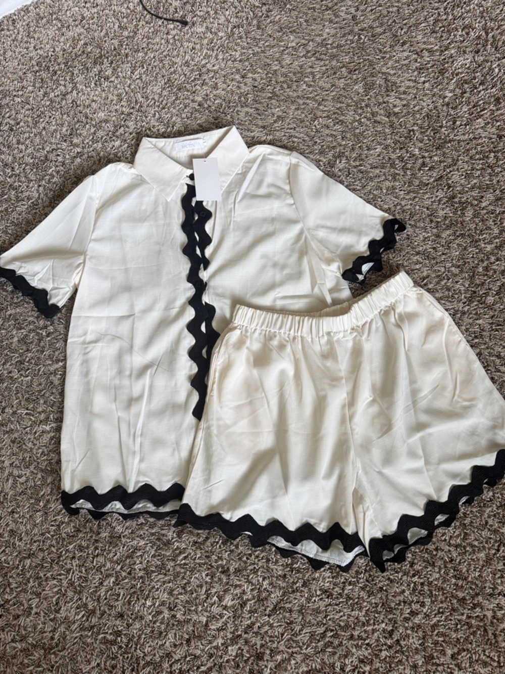 Resort Wear Cream Two-Piece Pajama Set with Black Scallop Trim NWT Size Large